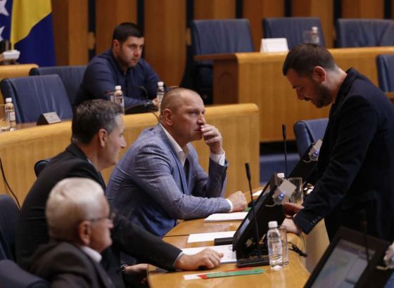 Otkazana sjednica Doma naroda PSBiH, nisu došli delegati iz klubova srpskog i hrvatskog naroda