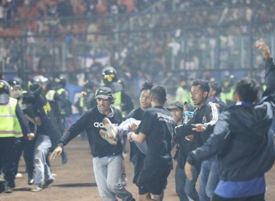 Kako je došlo do tragedije na stadionu: Fatalne greške policije, zaključan stadion i mentalitet