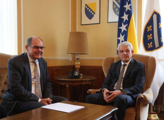 Džaferović razgovarao sa Schmidtom o izmjenama Izbornog zakona BiH i Ustava FBiH