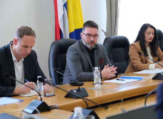 Košarac organizovao sastanak o mogućnosti produženja zabrane izvoza oblovine i peleta