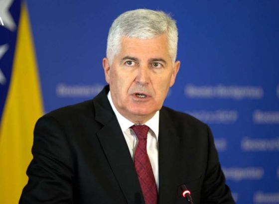 Čović razgovarao s Varhelyiem, teme politička situacija, reforme, kandidatski status BiH