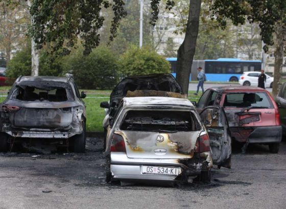 Osam automobila gorjelo u Novom Zagrebu