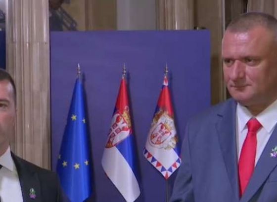 Vučić odlikovao suspendirane policajce Kosovske policije