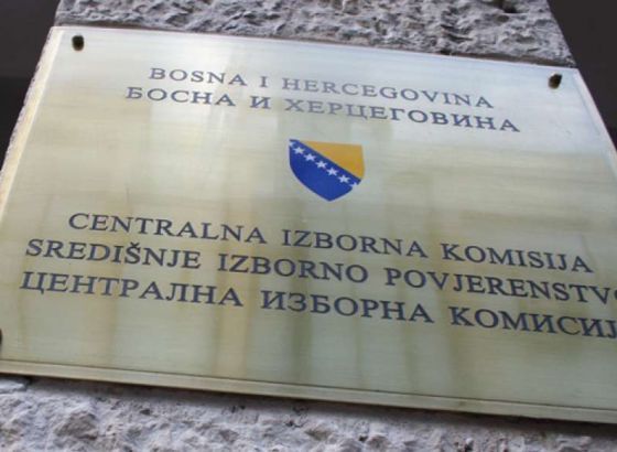 Izabrani dužnosnici koji trenutno imaju i drugi nespojivi mandat treba što prije da se opredijele