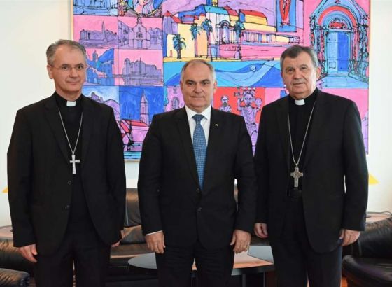 Župan Boban s nadbiskupima Vukušićem i Kutlešom razgovarao o pomoći Hrvatima u BiH