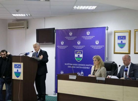 CIK BiH - Uručena uvjerenja o dodjeli mandata poslanicima u skupštinama Unsko-sanskog i Kantona 10