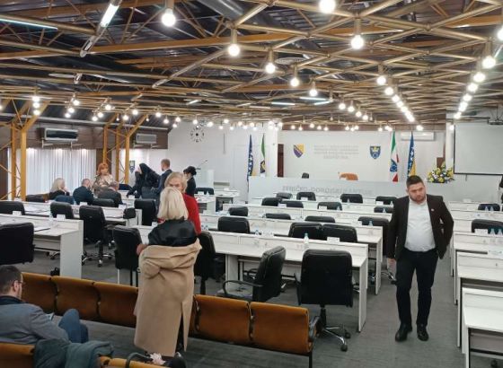 Prekinuta konstituirajuća sjednica Skupštine ZDK-a, zastupnici većine žele nastaviti s radom
