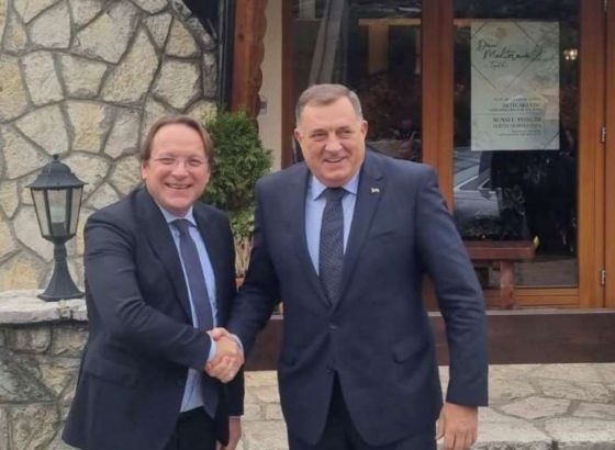 Dodik nakon sastanka sa Varhelyijem: Očekujemo kandidatski status u decembru