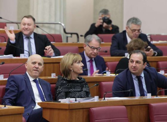 Hrvatski sabor: Oprečni stavovi oko ustavnosti odluke o obuci ukrajinskih vojnika