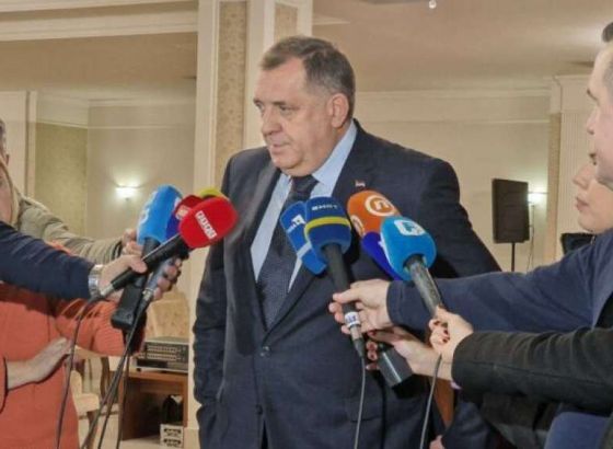 Dodik: Rekao sam Varhelyiju da je čudno da imamo kandidatski status i 'lažnog visokog predstavnika'