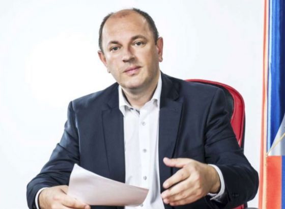 ERS DAJE I ŠAKOM I KAPOM: Luka Petrović za „promociju“ javnog preduzeća podijelio milion maraka