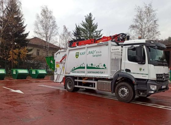 U Novom Sarajevu pušteno u pogon novo specijalizirano vozilo za pražnjenje zvonastih kontejnera