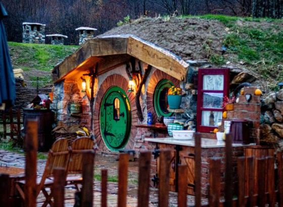 Nova turistička atrakcija nadomak Kreševa nudi nezaboravan odmor u 'hobitskim kućicama'