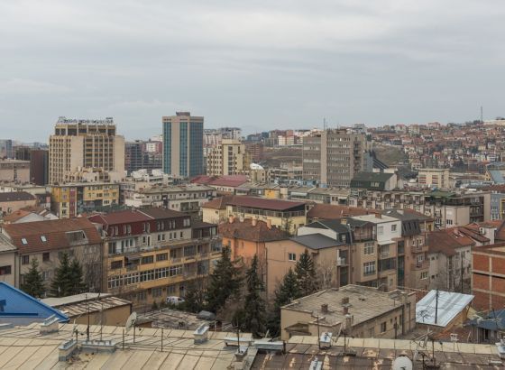 Ceste na sjeveru Kosova blokirane, zvaničnici EU i SAD dolaze u Beograd