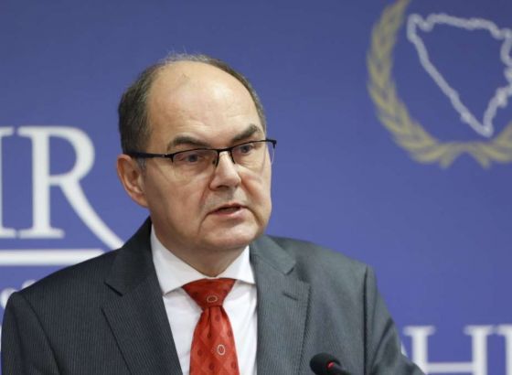 Schmidt: Natjerajte političare da održe obećanje da će stvoriti zemlju u kojoj vrijedi živjeti