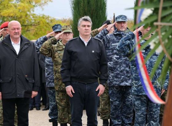 Milanović ispratio 11. vojni kontigent u Poljsku