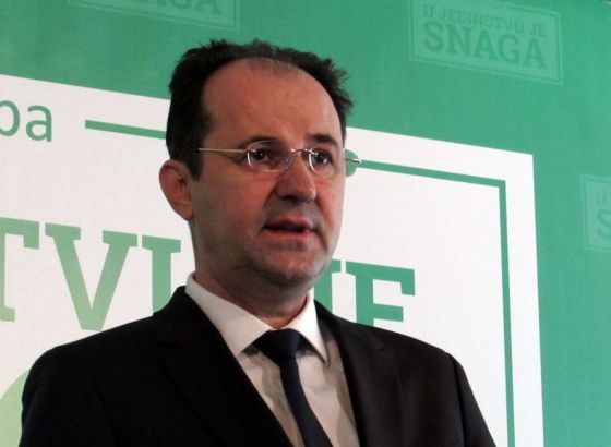 Softić: Nakon što su SNSD-u poklonili četvrtog delegata, 'Trojka' očigledno namjerava Dom naroda isporučiti i HDZ-u