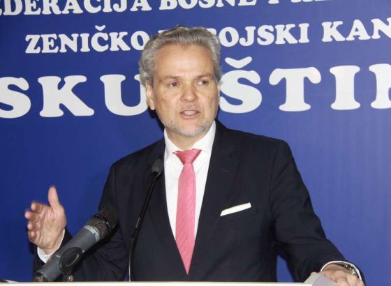 Ambasador Johann Sattler održao sastanke s novim vlastima ZDK -a