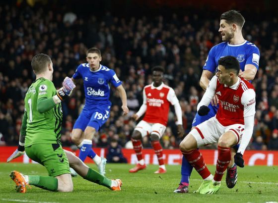 Arsenal dao četiri gola za plus pet, Liverpul u finišu srušio Vulverhempton