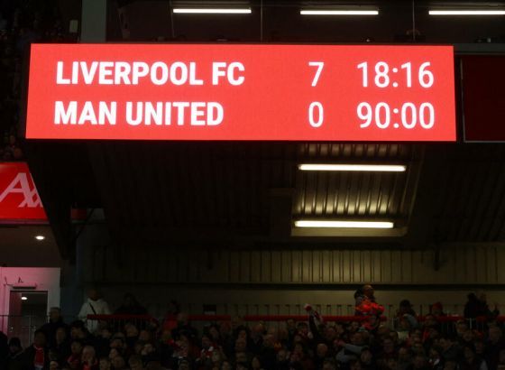 Liverpul na sedmom nebu, Ten Hagova velika mrlja u sezoni povratka Junajteda