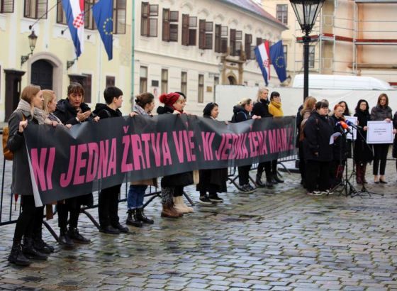 Noćni marš okupio brojne prosvjednike za ravnopravnost žena u društvu