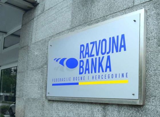 Razvojna banka FBiH radi i posluje u skladu sa Zakonom o Razvojnoj banci FBiH i Zakonom o bankama
