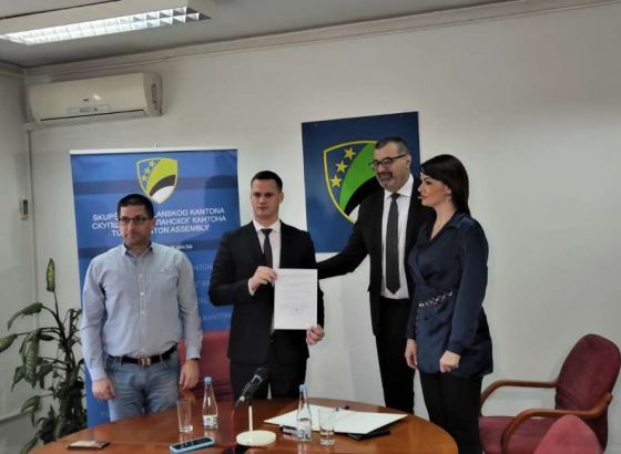 Žarko Vujović uručio mandat Irfanu Halilagiću za sastav Vlade TK