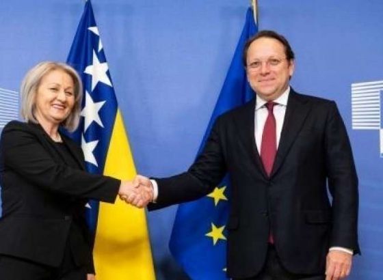 Krišto s evropskim povjerenikom Várhelyijem o evropskim integracijama i regionalnim pitanjima