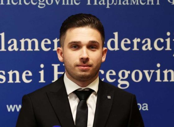 Isak napustio NES i djeluje kao samostalni poslanik u Parlamentu FBiH