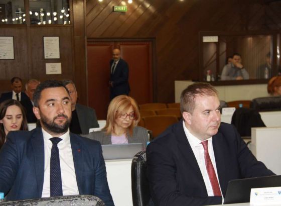 Skupština ZDK prekinuta zbog nedostatka kvoruma, Kasumović najavio da BHI-KF napušta Vladu