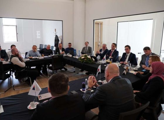 Članovi Vlade KS i predstavnici Udruženja poslodavaca KS o unapređenju poslovnog ambijanta (VIDEO)
