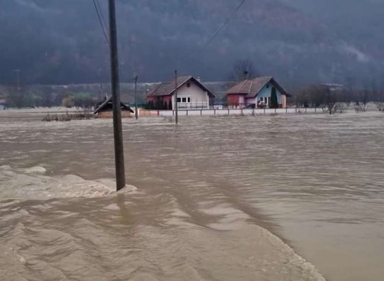 Izvanredne mjere obrane od poplave u Hrvatskoj Kostajnici
