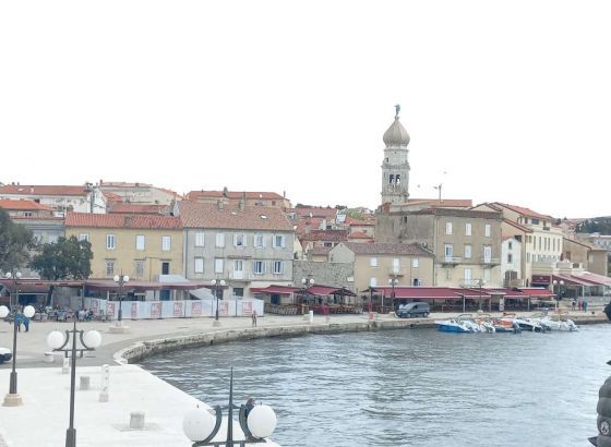 Krk je izgubio titulu najvećeg jadranskog otoka, ali još se može pohvaliti najužom ulicom na svijetu