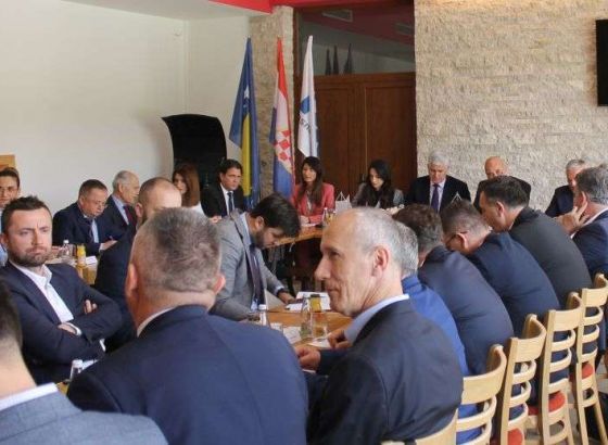 Dragan Čović i državni tajnik RH Milas s dužnosnicima lokalne i županijske razine u Stocu