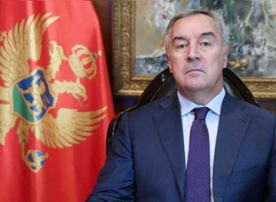 Đukanović uzima titulu počasnog predsjednika i ne napušta Crnu Goru
