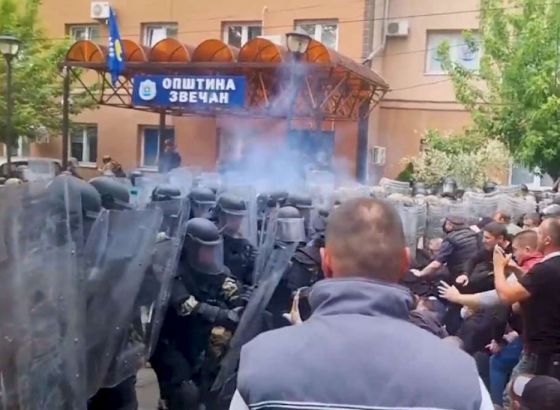 Deseci vojnika NATO-a ozlijeđeni, Vučić optužio Kurtija