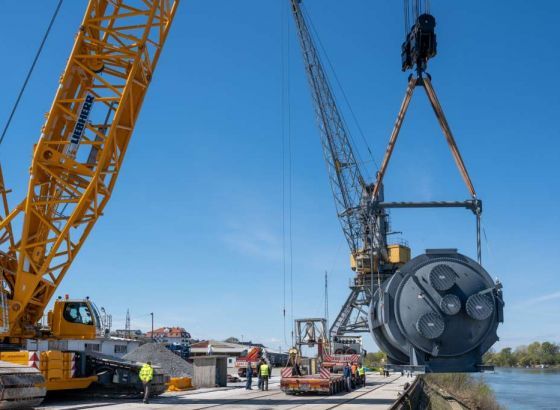 Najveća poslijeratna investicija - U GIKIL stigao novi reaktor (VIDEO)