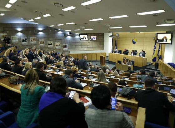 Klubovi SDP, NiP i NS: Milanko Kajganić i Christian Schmidt moraju djelovati 