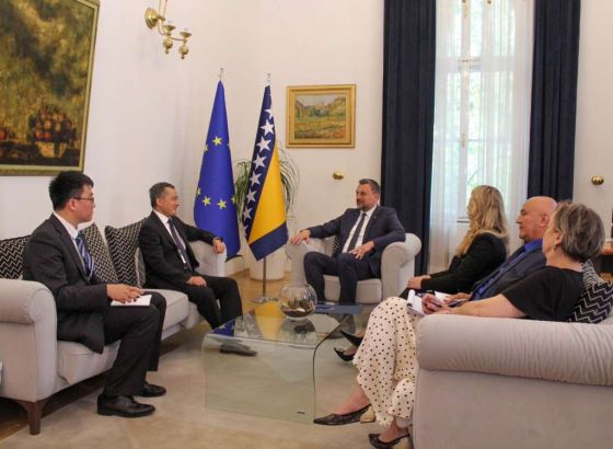 Ministar Konaković susreo se sa ambasadorom Kine u BiH Ji Pingom