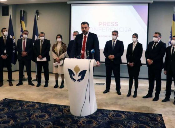 Klub zastupnika NiP-a u Parlamentu FBiH: Blokade su štetne, osuđujemo prijetnju fizičkim nasiljem
