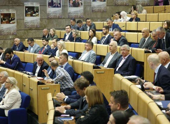 Kasno sinoć prekinuta sjednica Predstavničkog doma Parlamenta FBiH