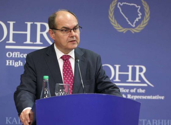 Schmidt upozorio investitore da ne ulažu novac u RS zbog državne imovine