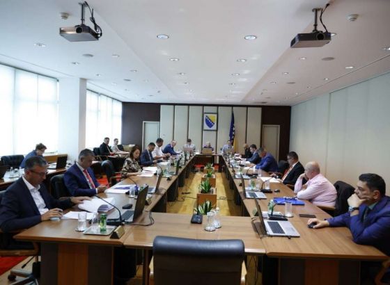 Vijeće ministara BiH - Hitno provesti aktivnosti na pripremi zakona za provedbu 14 prioriteta