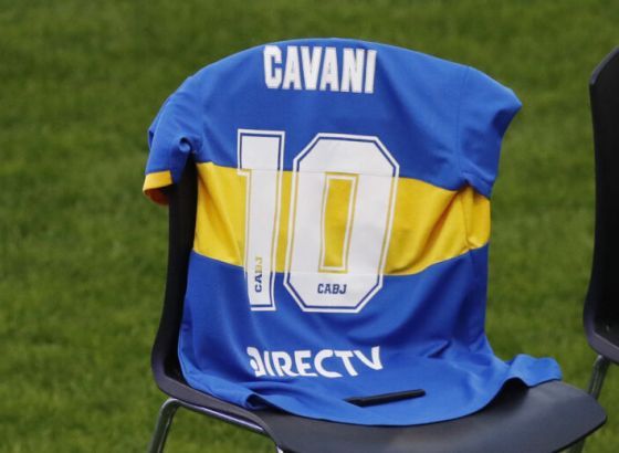 Ludnica na Bomboneri, dočekan Edinson Cavani