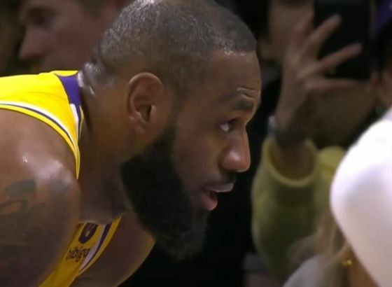Lejkersi potvrdili da će povući Lebronov dres
