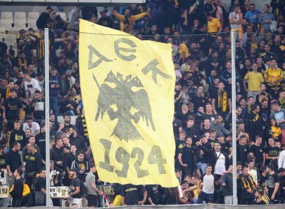 Navijač AEK-a preminuo od uboda nožem nakon sukoba s Dinamovim navijačima
