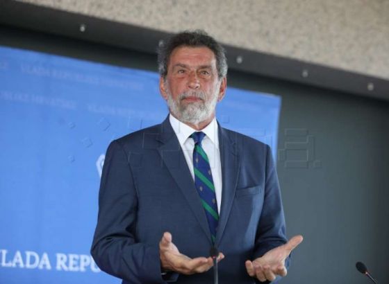 Fuchs: Nemamo preporuku da se zabrane maturalna putovanja u Grčku