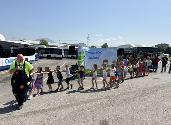 Centrotrans obradovao prvačiće: Djecu uposlenika zabavljao Kike, a dijelili se i pokloni
