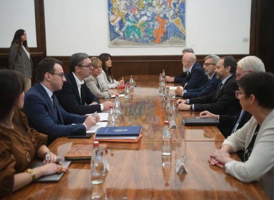 Vučić zatražio da KFOR preuzme brigu o sigurnosti na sjeveru Kosova