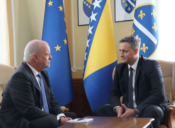Bećirović razgovarao sa Van den Dolom o aktuelnoj situaciju u BiH